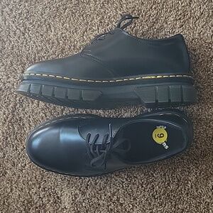 Mens size 9 Dr Martens